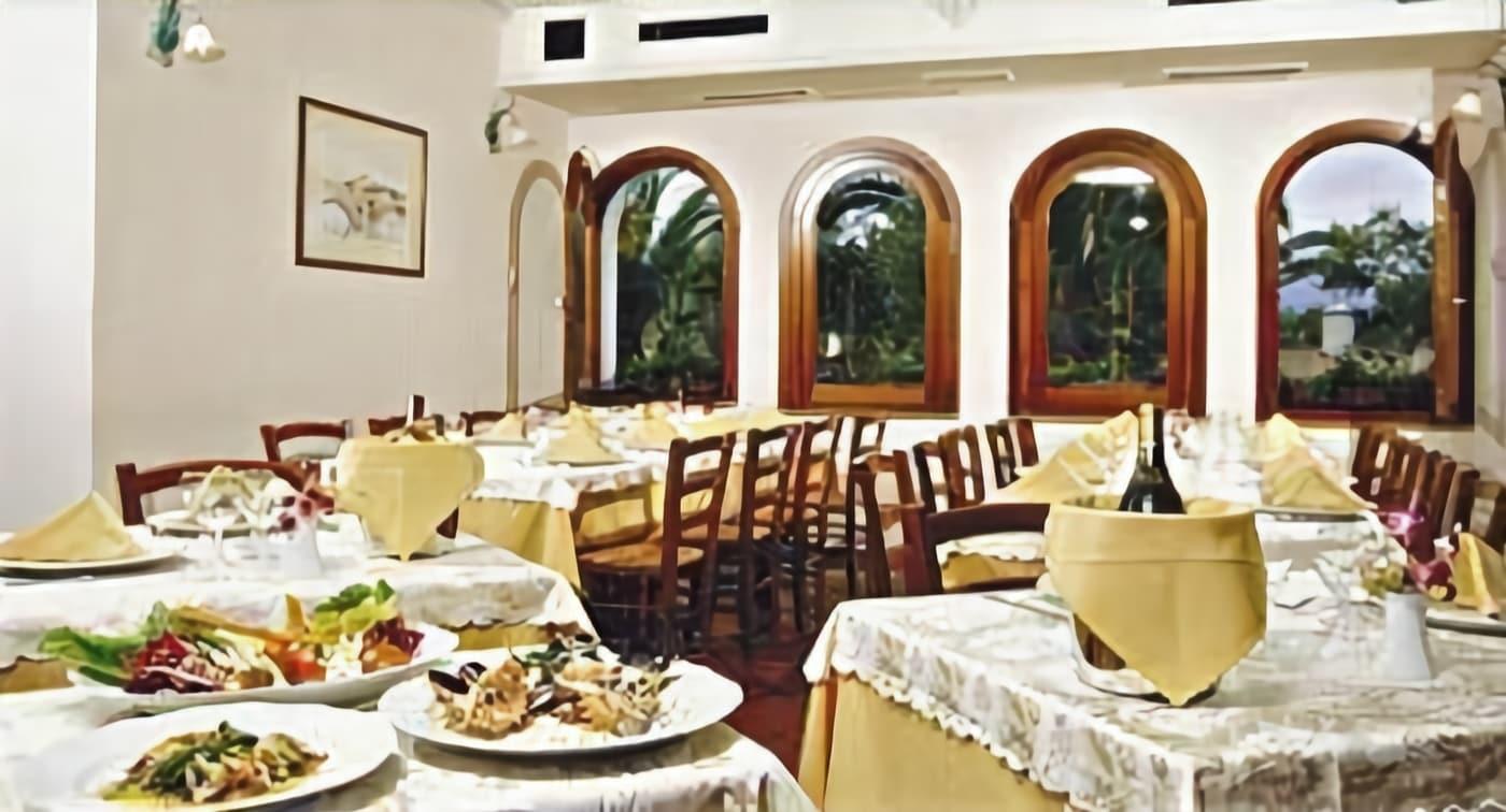 Hotel L'Ulivo Girasole Eksteriør billede