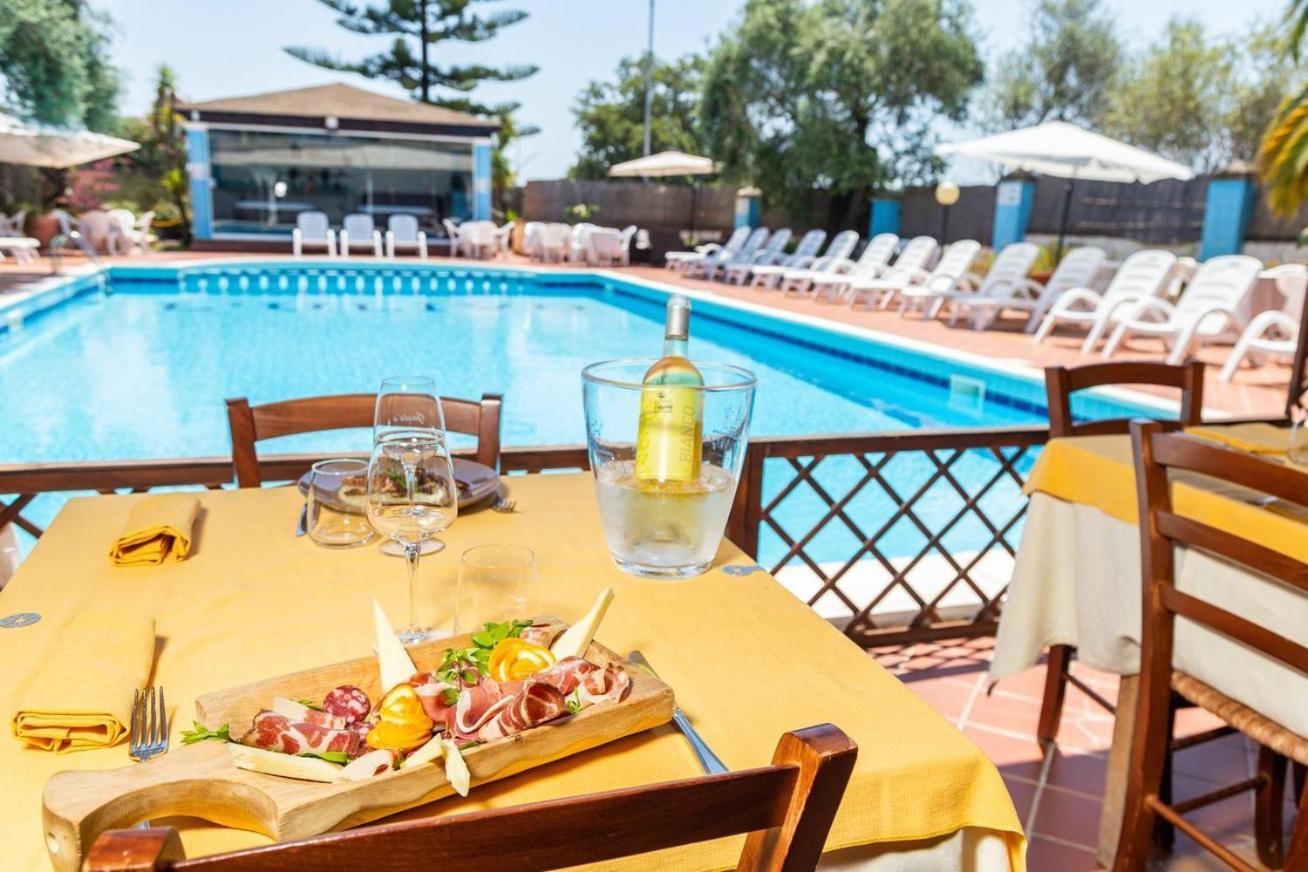 Hotel L'Ulivo Girasole Eksteriør billede