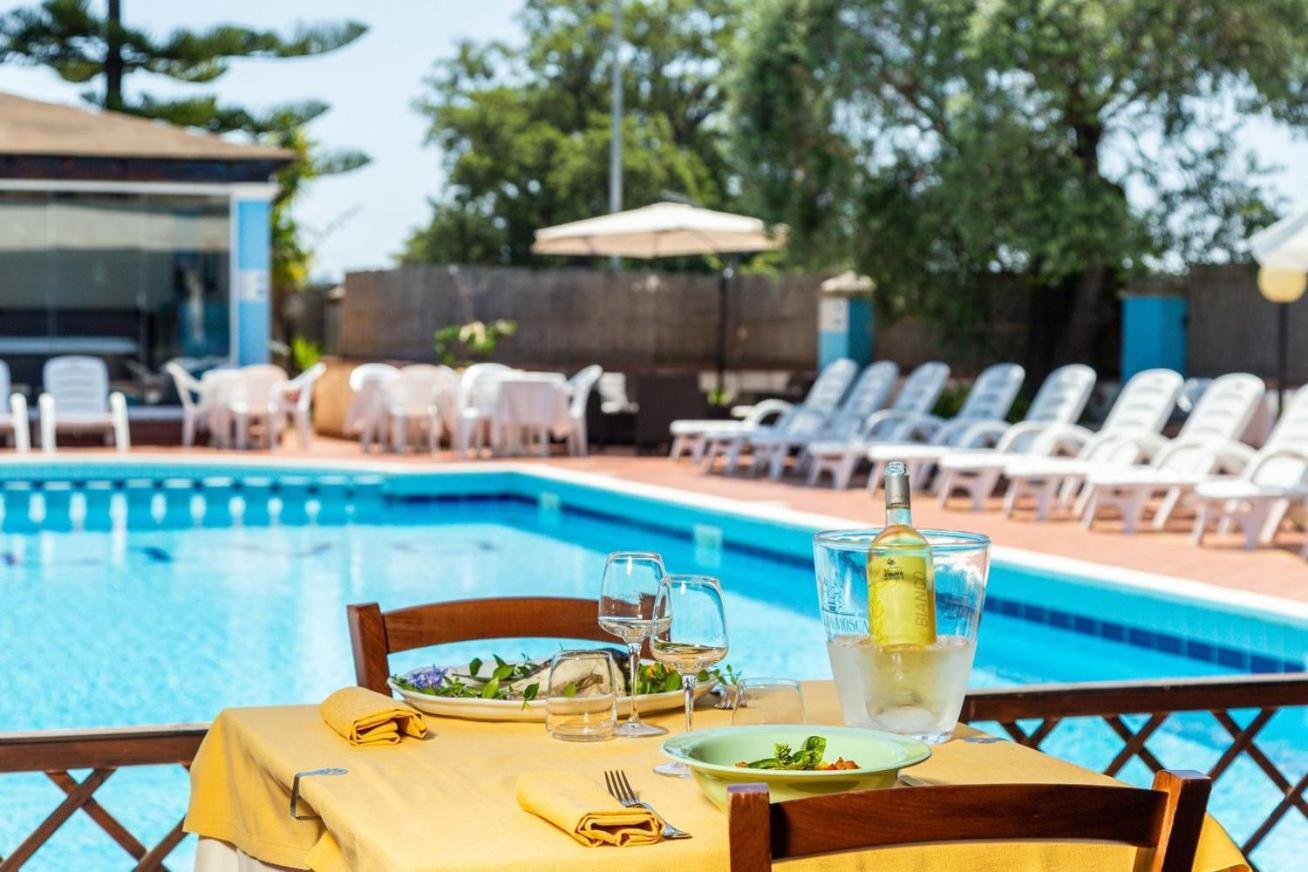 Hotel L'Ulivo Girasole Eksteriør billede