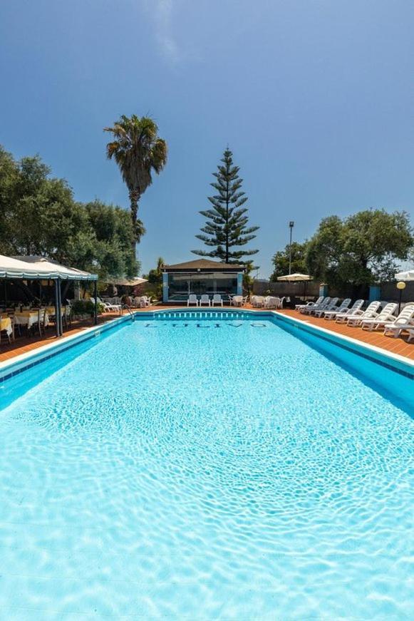 Hotel L'Ulivo Girasole Eksteriør billede