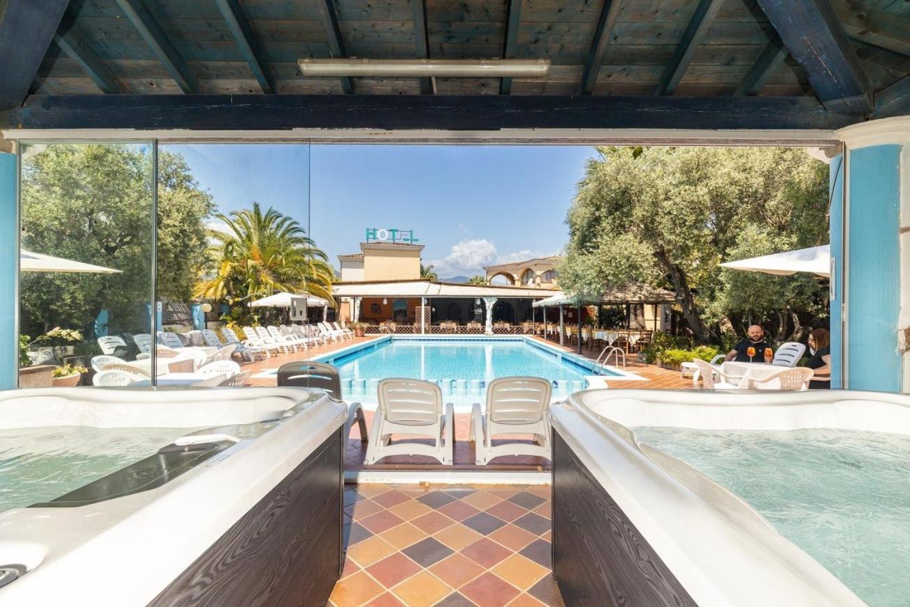 Hotel L'Ulivo Girasole Eksteriør billede
