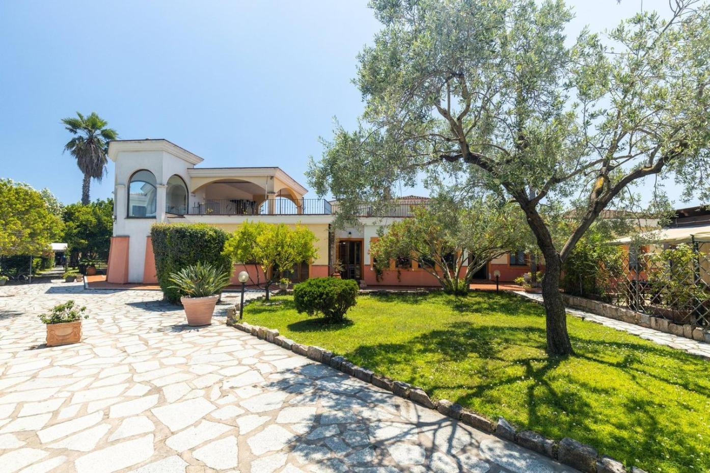 Hotel L'Ulivo Girasole Eksteriør billede