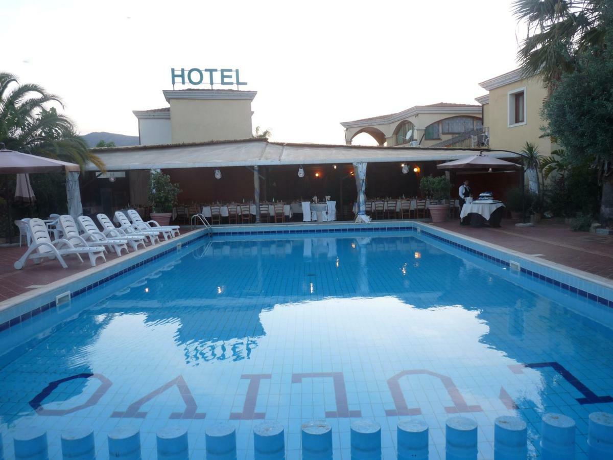 Hotel L'Ulivo Girasole Eksteriør billede