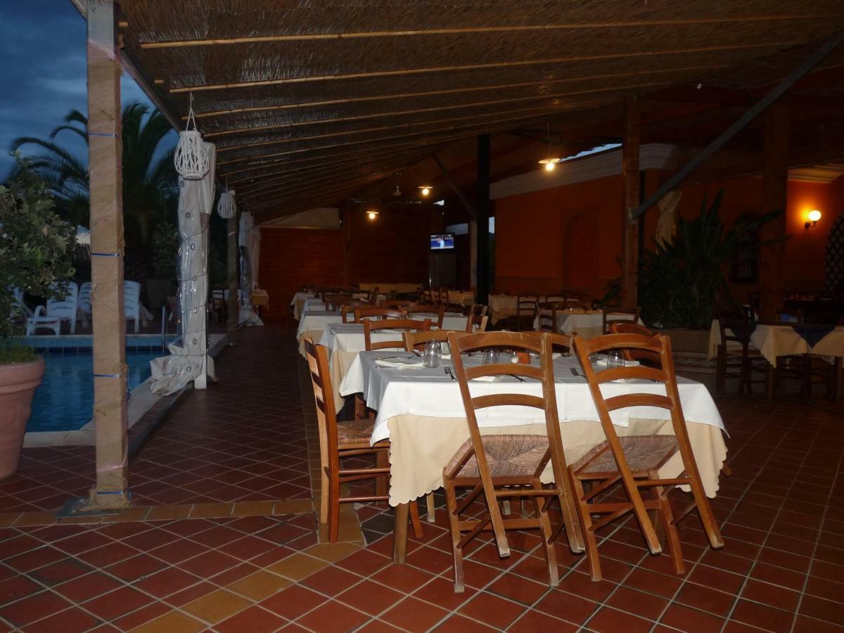 Hotel L'Ulivo Girasole Eksteriør billede